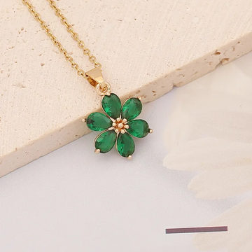 Verdant Éclat Necklace