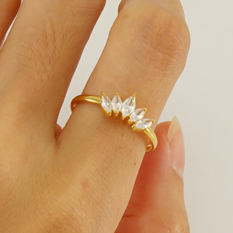 Luxe Trine Ring