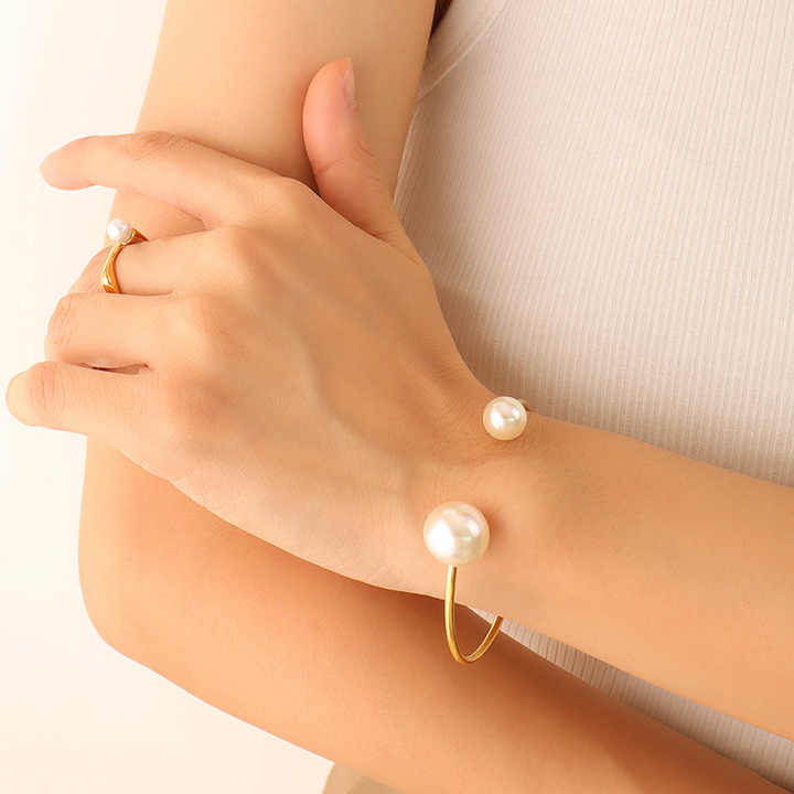 White Elegance Pearl Chain Bracelet